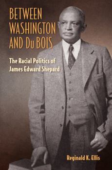 Paperback Between Washington and Du Bois: The Racial Politics of James Edward Shepard Book