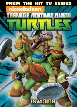 Paperback Teenage Mutant Ninja Turtles Animated Volume 7: The Invasion Book