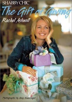 Paperback The Shabby Chic Gift of Giving Book