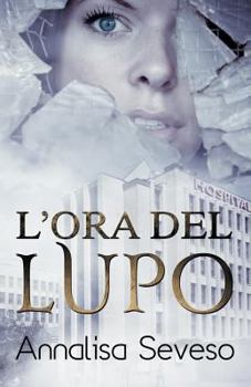 Paperback L'ora del lupo [Italian] Book