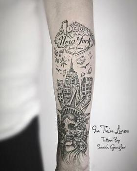 Paperback In thin lines: Fine Line Tattoo Works of Sarah Gaugler Book