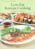Low-Fat Korean Cooking: Fish, Shellfish & Vegetables 0930878477 Book Cover