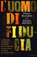 L'uomo di fiducia: I retroscena del potere raccontati da un testimone rimasto dietro le quinte per cinquant'anni 880442852X Book Cover