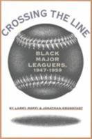 Crossing the Line: Black Major Leaguers, 1947-1959 0877455295 Book Cover