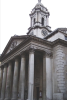 Tras la oscuridad 1520577001 Book Cover