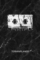 TERMINPLANER: Kinder der 90er Kalender Retro Musik Kassette Terminkalender - 90er Jahre Party Wochenplaner Retro Musik Wochenplanung Party Taschenkalender Songs To-Do Liste Termine (German Edition) 1672453402 Book Cover