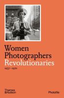 Women Photographers: Revolutionaries (Photofile) /anglais 0500411166 Book Cover