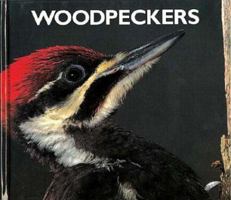 Woodpeckers (Naturebooks) 1567662188 Book Cover