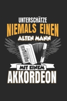 Untersch�tze niemals einen alten mann mit einem Akkordeon: Notizbuch/Tagebuch/Organizer/120 Linierte Seiten/ 6x9 Zoll 1661327036 Book Cover