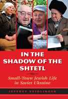 In the Shadow of the Shtetl: Small-Town Jewish Life in Soviet Ukraine 0253022975 Book Cover