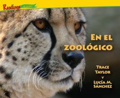 En el Zoologico = At the Zoo 1615411461 Book Cover