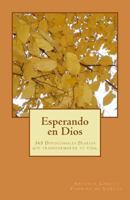 Esperando En Dios: 365 Devocionales Diarios Que Transformar�n Tu Vida. 1484192907 Book Cover