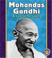 Mohandas Gandhi (Pull Ahead Biographies) 0822564327 Book Cover