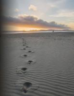 Footprints in the Sand : 150 Lined Journal Pages / Notebook for Taking Notes, Reflecting and Writing Your Thoughts 1981247998 Book Cover