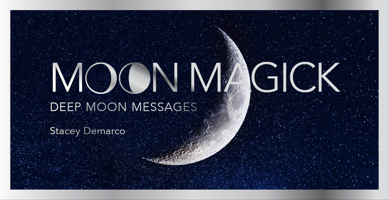 Moon Magick: Deep Moon Messages 1925946150 Book Cover