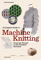 A Complete Guide to Machine Knitting: From the Thread to the Finished Garment 8417412867 Book Cover