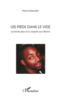 Les pieds dans le vide: Le lâcher prise d'un adopté sans filiation (French Edition) 2296119719 Book Cover