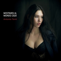 MOSTRARSI AL MONDO 2020 (Portrait Collection) B08R9B5G9P Book Cover