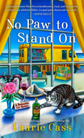 No Paw to Stand On (A Bookmobile Cat Mystery) 0593547446 Book Cover