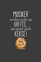 Musiker trinken nicht nur Kaffee, sie essen auch Kekse!: Linierter DinA 5 Jahres-Kalender 2020 f�r Musikerinnen und Musiker Terminplaner Musik Kalender 1706922639 Book Cover