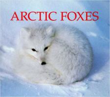 Arctic Foxes : Naturebooks Series 0895657104 Book Cover
