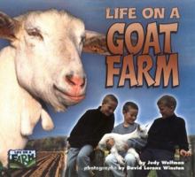 Life on a Goat Farm (Life on a Farm) 1575055155 Book Cover