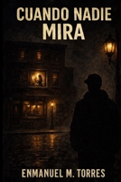 Cuando Nadie Mira: Un thriller psicológico sobre el amor, la obsesión y los secretos que surgen al pensar que amar es proteger… a cualquier costo. (Spanish Edition) B0GW917CFB Book Cover