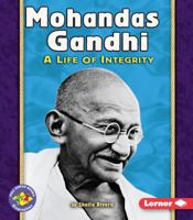 Mohandas Gandhi (Pull Ahead Biographies) 0822563835 Book Cover