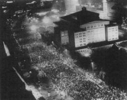 Exit-voice Dynamics and the Collapse of East Germany: The Crisis of Leninism and the Revolution of 1989 0822337657 Book Cover