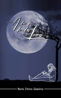 A los pies de la luna (Spanish Edition) 1962237613 Book Cover
