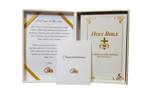 Hand-Size KJV Marriage Bible - White Keeepsake 0960042970 Book Cover