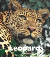 Leopards : Naturebooks Series 1567668860 Book Cover