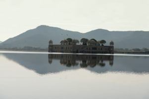 Water Design: Environment and Histories 9383243147 Book Cover