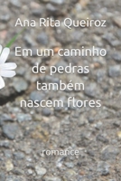 EM UM CAMINHO DE PEDRAS TAMBÉM NASCEM FLORES: romance B0CJKTR5RS Book Cover