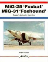 MiG-25 'Foxbat' MiG-31 'Foxhound': Russia's Defensive Front Line (Aerofax) 1857800648 Book Cover