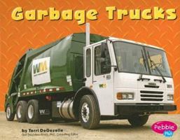 Camiones De Basura/Garbage Trucks (Pebble Plus Bilingual) 0736869050 Book Cover