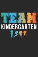 Team Kindergarten: A5 Notizbuch, 120 Seiten gepunktet punktiert, Team Kindergarten Kinderg�rtnerin Kinderg�rtner Erzieher Erzieherin P�dagoge P�dagogin Kindergartenp�dagogin 1661715648 Book Cover