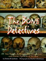The Bone Detectives: How Forensic Anthropologists Solve Crimes and Uncover Mysteries of the Dead 0316829358 Book Cover