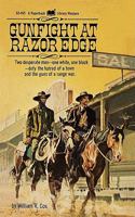 Gunfight at Razor Edge 0446634654 Book Cover