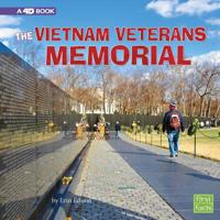 The Vietnam Veterans Memorial: A 4D Book 1543531369 Book Cover