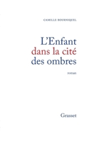 L'enfant dans la cité des ombres 2246850681 Book Cover