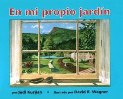 En Mi Propio Jardin / in My Own Backyard (Spanish Books) 088106811X Book Cover