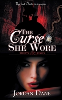 The Curse She Wore 1509229582 Book Cover