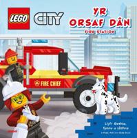 Lego City: Orsaf Dan, Yr / Fire Station 1801061599 Book Cover