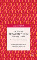 Ukraine between the EU and Russia: The Integration Challenge 1137516259 Book Cover