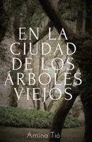 En la ciudad de los árboles viejos (Spanish Edition) 1702736237 Book Cover