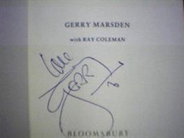 I'll Never Walk Alone: An Autobiography 0747514739 Book Cover