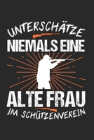 Unterschätze Niemals Eine Alte Frau Im Schützenverein: Schützenverein & Sportschützin Notizbuch 6'x9' Liniert Geschenk für Schützenfest & Schießsport (German Edition) 1656189194 Book Cover