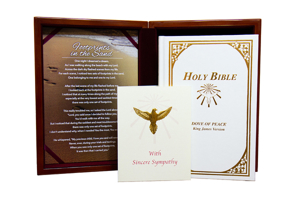 Hand-Size KJV Memorial Bible - Wooden Chest 0960042954 Book Cover