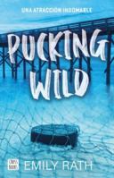 Pucking Wild: Una Atracción Indomable / Pucking Wild: A Reverse Age Gap Hockey Romance (Jacksonville Rays 2) 6073921349 Book Cover